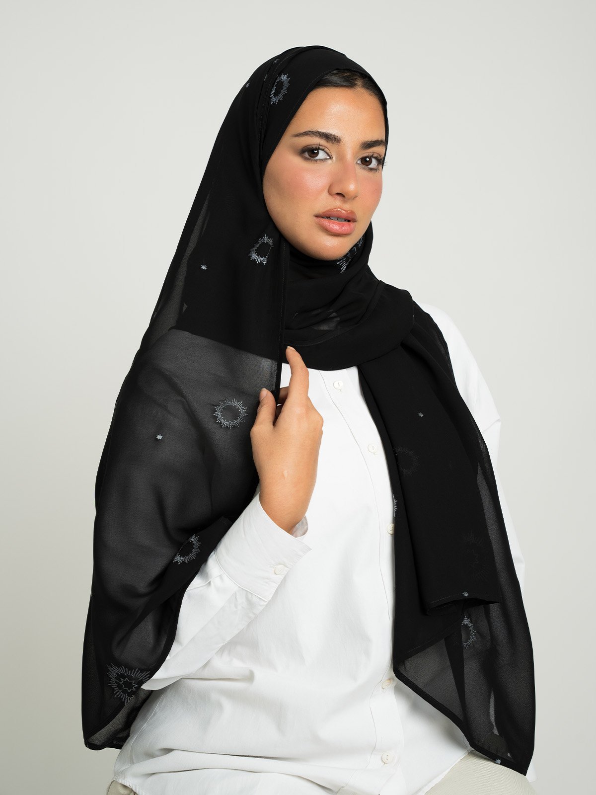 12064fw2512saplbk-black-luminou-sky-laser-tarha-embroidered-laser-tarha-3-base.jpg طرحة السماء اللامعه ليزر أسود - الصورة 1