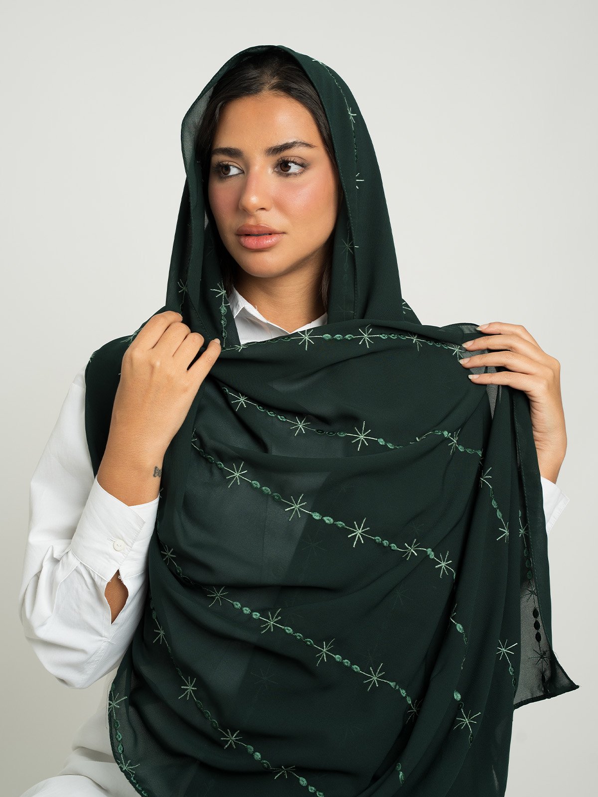 12069fw2512saplg-graas-green-galaxy-threads-laser-tarha-embroidered-laser-tarha-1-base.jpg طرحة أوتار الكون ليزر أخضر عشبي - الصورة 1