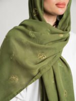 ⁦طرحه بوال طبقتين أوراق الخريف زيتي⁩ - الصورة ⁦3⁩