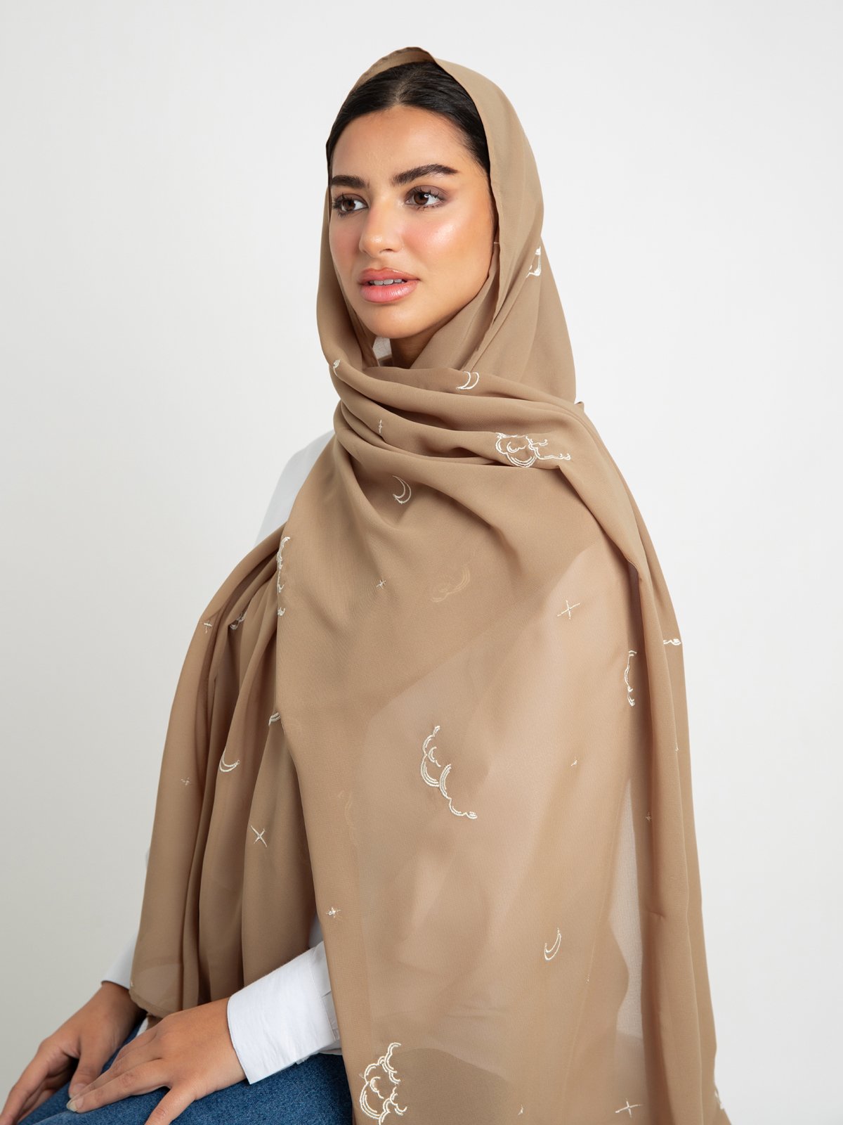 1701ss0525saplbe-sand-sky-laser-tarha-embroidered-laser-tarha-3-base.jpg طرحة سما ليزر رملي - الصورة 1