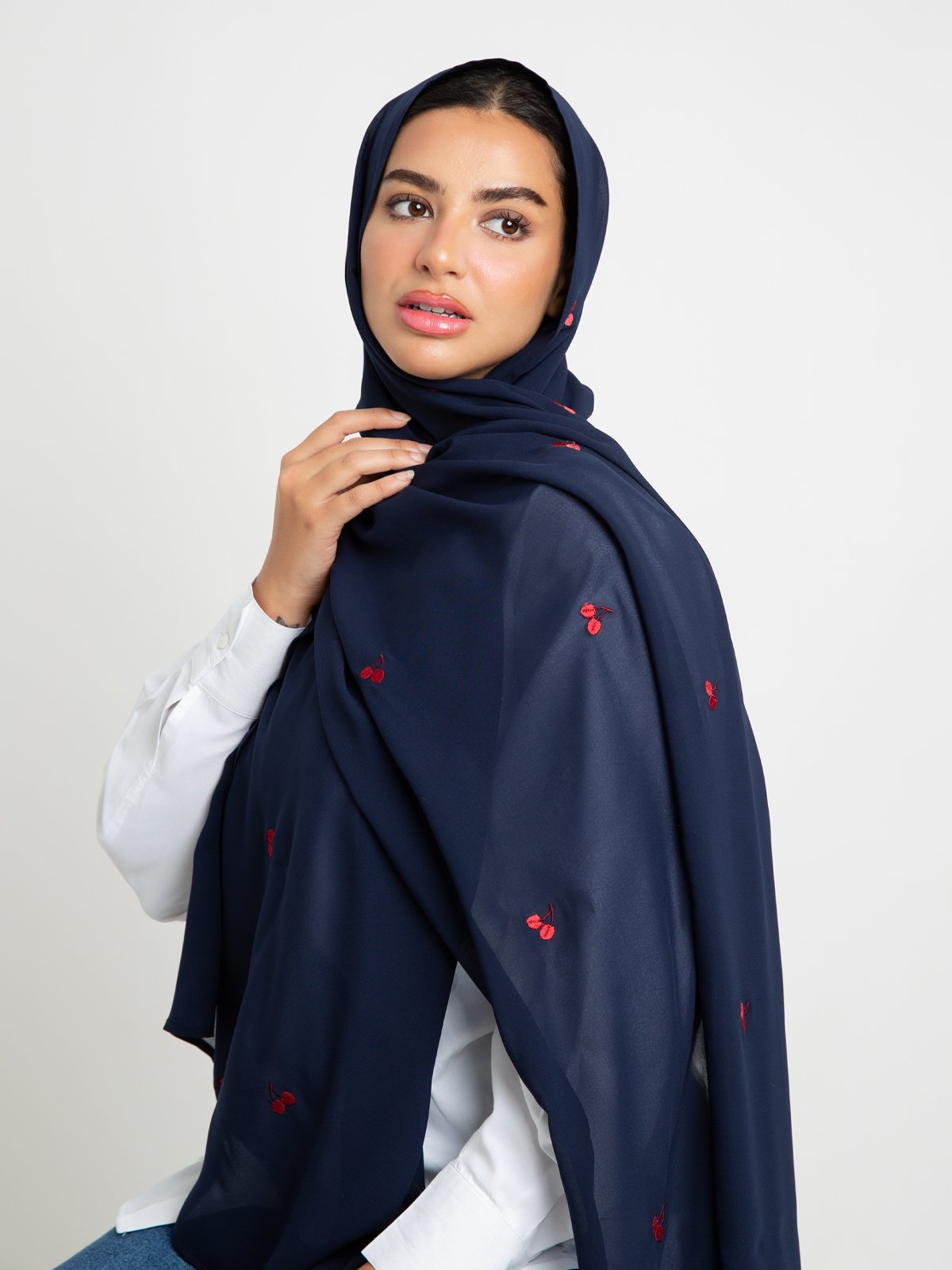 1706fw0425sapln-navy-cherry-lady-laser-tarha-embroidered-laser-tarha-4-base.jpg طرحة سيدة الكرز ليزر كحلي - الصورة 1