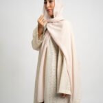 عباية بوهيمي بقصة عادية زهرة ركامة سكري