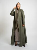 ⁦عباية نص كلوش بتلات ركامة زيتي⁩ - الصورة ⁦3⁩