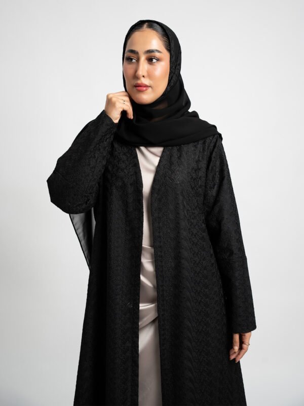 عباية نص كلوش بتلات ركامة أسود