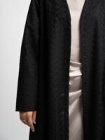 ⁦عباية نص كلوش بتلات ركامة أسود⁩ - الصورة ⁦6⁩