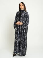 ⁦عباية واسعة تموجات الزيبرا أسود⁩ - الصورة ⁦2⁩