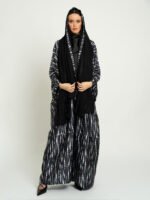 ⁦عباية واسعة تموجات الزيبرا أسود⁩ - الصورة ⁦6⁩