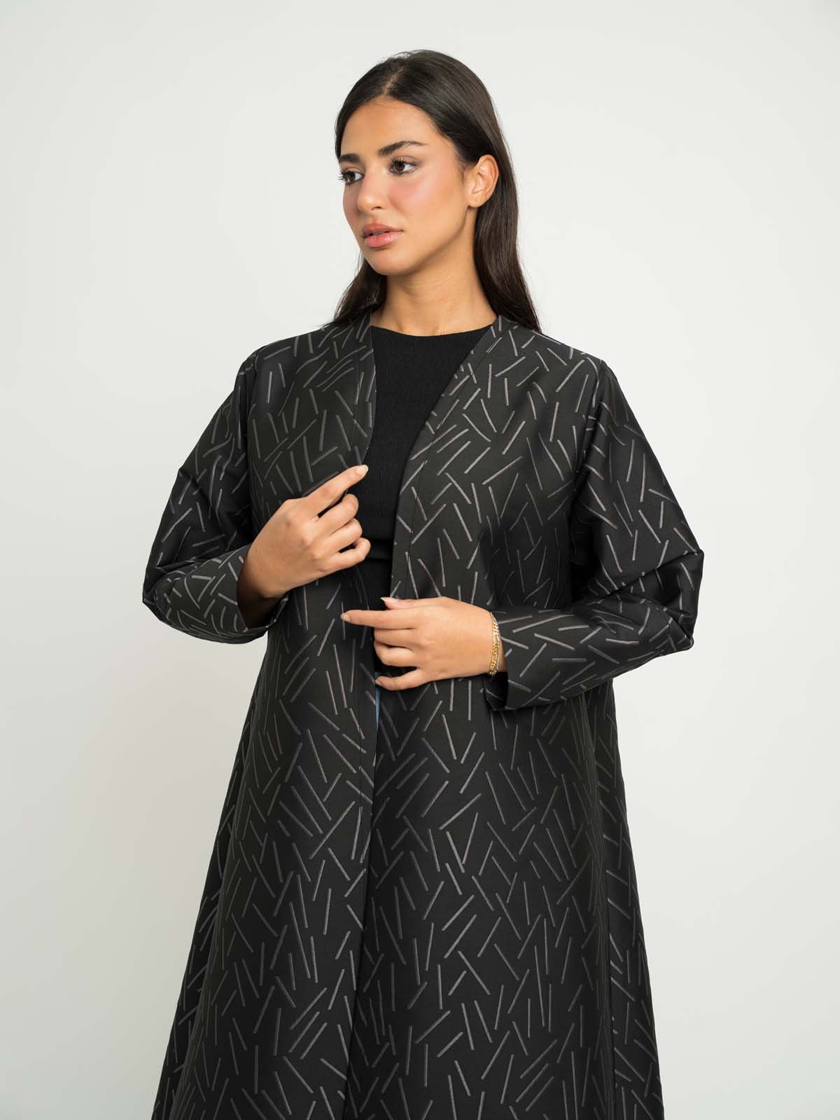 2800110fw2512saplbk-black-with-gray-a-cut-jacquard-abaya-half-cloche-a-cut-long-open-abaya-in-jacquard-fabric-4-base.jpg عباية الجاكار نص كلوش أسود مع رمادي - الصورة 1