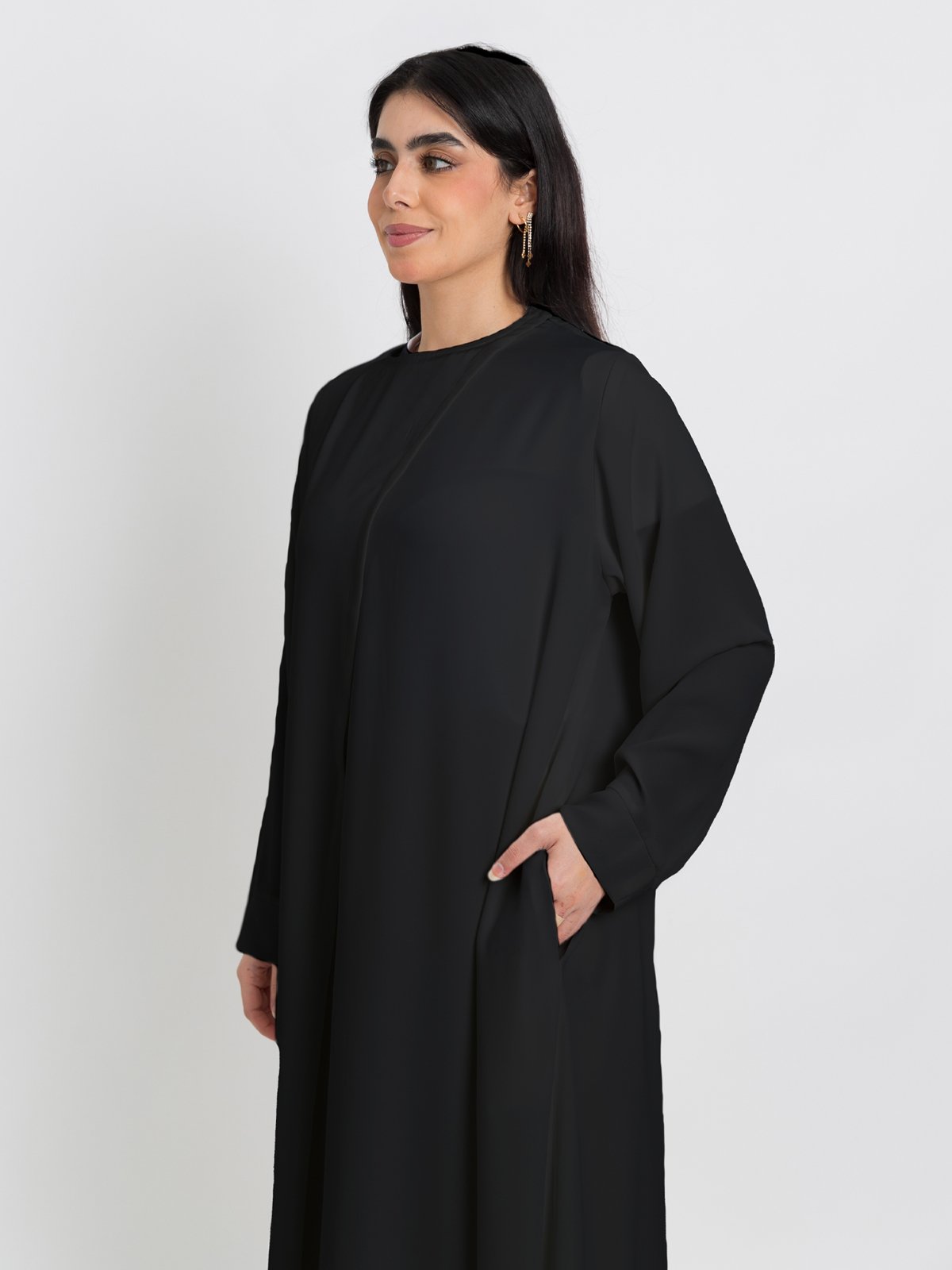 28001ss253saplbk1-black-hajj-wrap-a-cut-abaya-hajj-half-cloche-a-cut-long-closed-wrap-abaya-in-crepe-fabric-8.jpg عباية العمرة لف نص كلوش أسود - الصورة 1