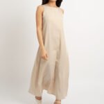 فستان طويل بدون أكمام بيج