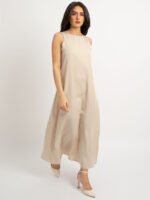 فستان طويل بدون أكمام بيج